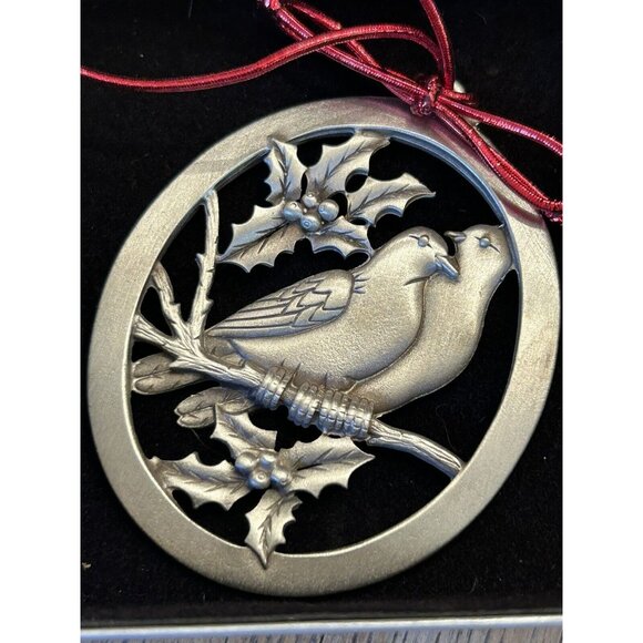 Hampshire Pewter Christmas Ornament 2 Turtle Doves 2009 Edition - Picture 1 of 4
